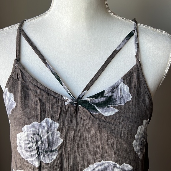 Devoted Luxury Apparel Floral Dress - Picture 5 of 10